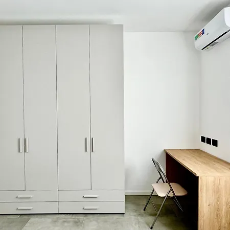 Design House - Terrace & Private Parking Apartment