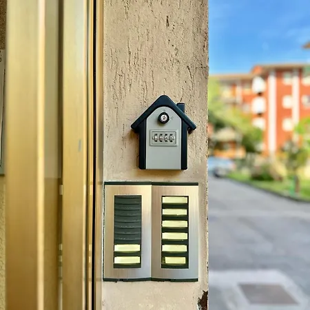 Design House - Terrace & Private Parking Apartment